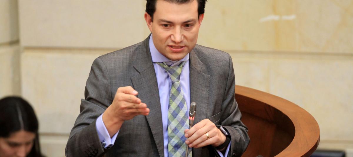 Excontralor Carlos Felipe Córdoba critica el gasto público asociado a la consulta popular promovida por el Gobierno