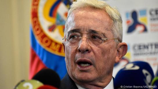 Reforma laboral en el ojo del huracán: Uribe y sindicatos cruzan opiniones en foro en Antioquia