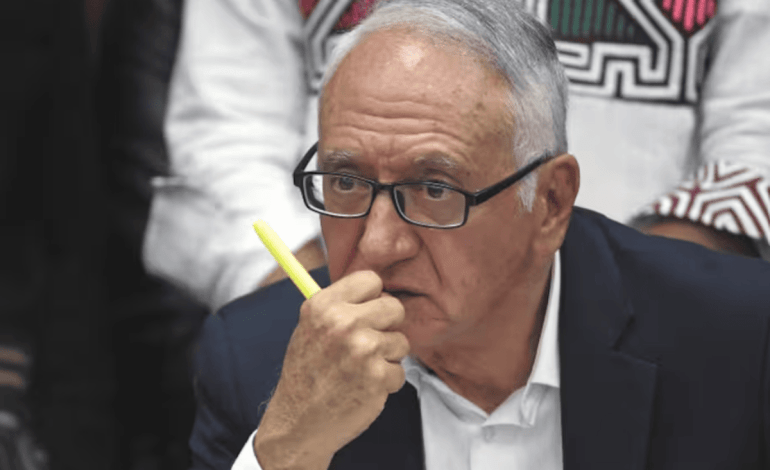 Denuncia contra el ministro de Salud abre nuevo pulso institucional por el cumplimiento de órdenes judiciales