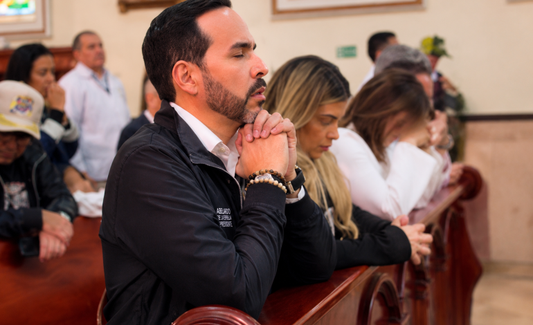 Abelardo De La Espriella visita a la Virgen de Chiquinquirá y encomienda el futuro de Colombia