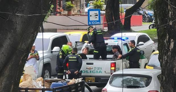 Captan en video robo a mano armada en el barrio Calasanz de Medellín