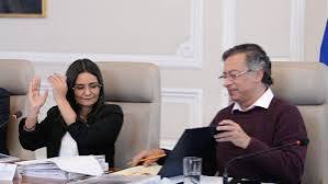 Petro recibe fuertes críticas en redes tras revelar información médica de Angie Rodríguez