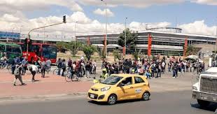 Manifestación bloquea la avenida Ciudad de Cali y deja cinco estaciones de TransMilenio fuera de servicio