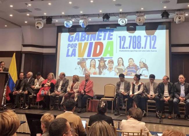 Petro y Cepeda presentan “gabinete alterno” y desatan críticas desde sectores de la oposición