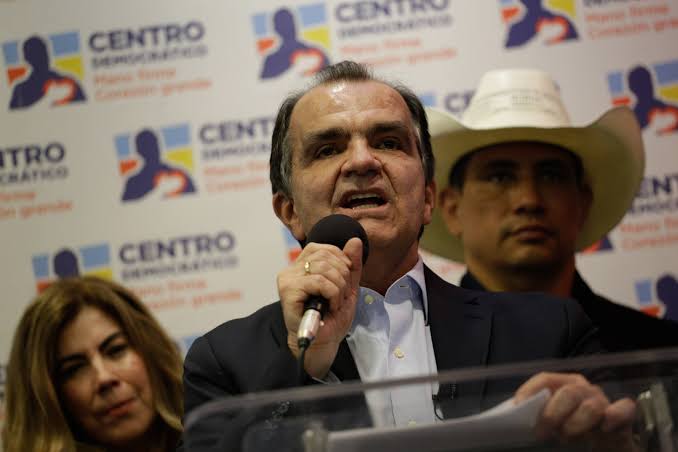 Fiscalía embarga tres inmuebles vinculados a Óscar Iván Zuluaga por más de $3.664 millones