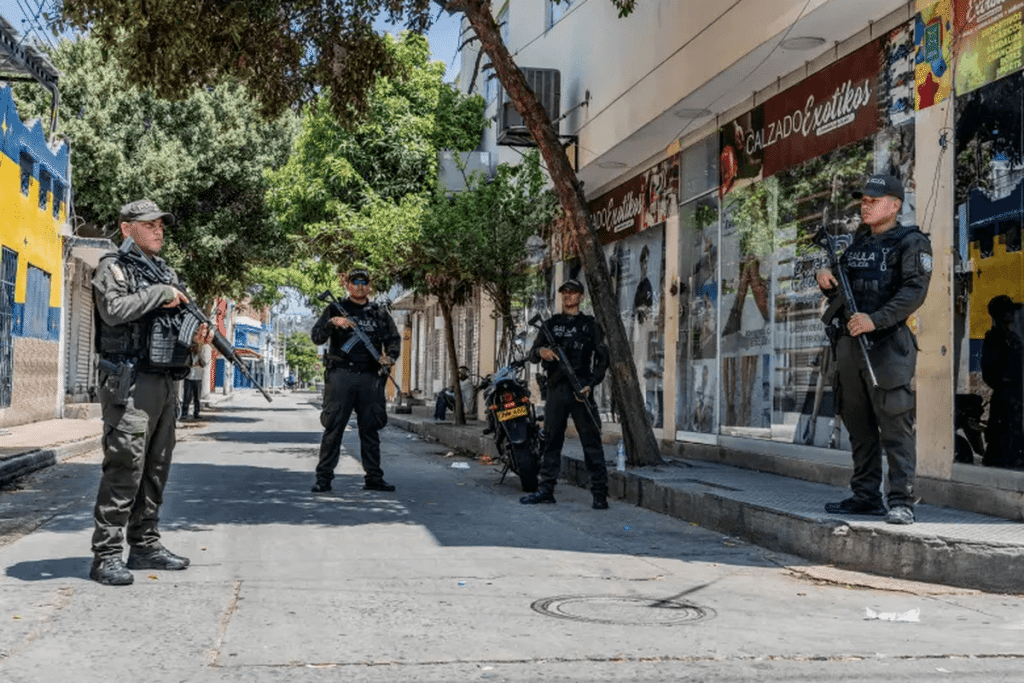 Fuerza Pública desplegada en Santa Marta durante la crisis de seguridad por el paro armado de las ACSN.