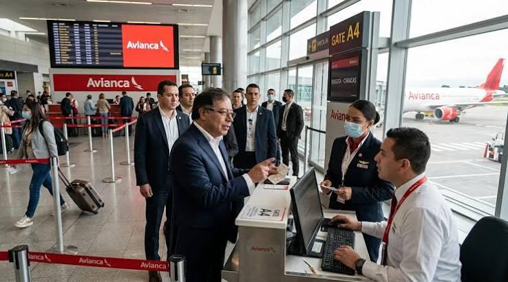 Avianca se habría negado a transportar a Gustavo Petro a México: viajó el 30 de agosto en Aeroméxico
