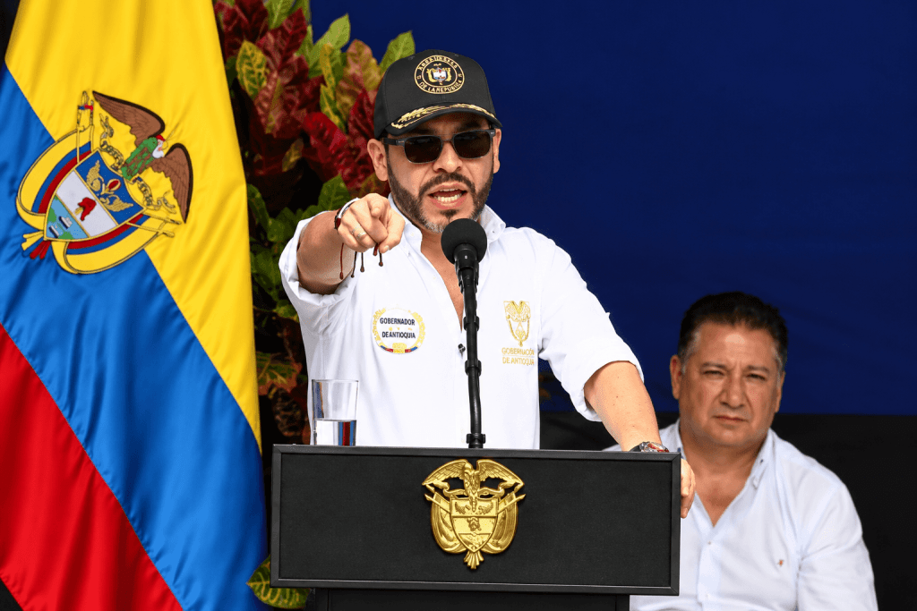 Abelardo De La Espriella durante evento en Buenaventura donde ordenó traslado de 120 internos