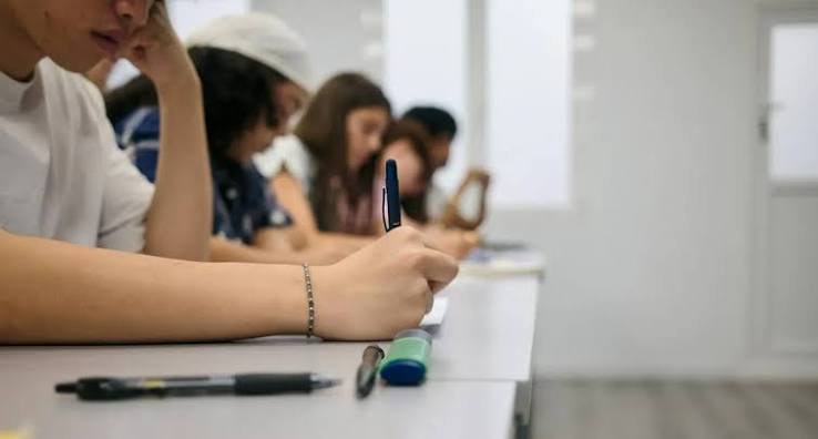 Pruebas PISA 2025: 7 de cada 10 estudiantes en Colombia no alcanzaron competencias básicas