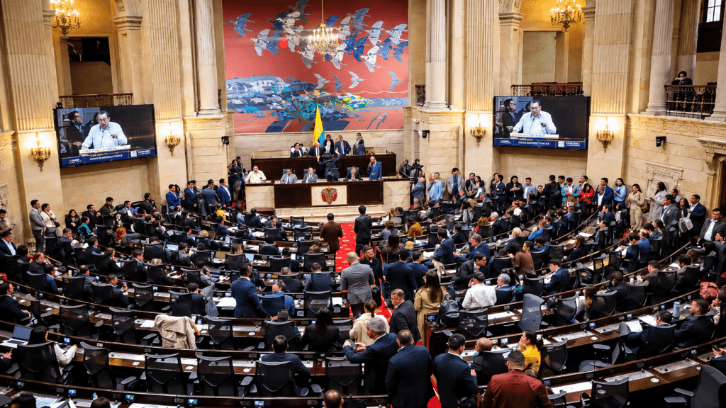 Sesión plenaria del Congreso de Colombia durante el debate del presupuesto nacional.
